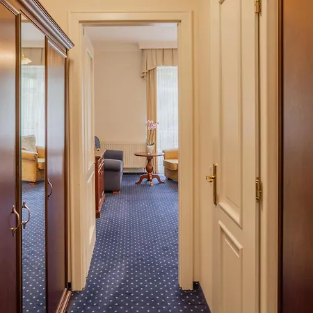 Parkhotel Richmond 4* קרלובי וארי